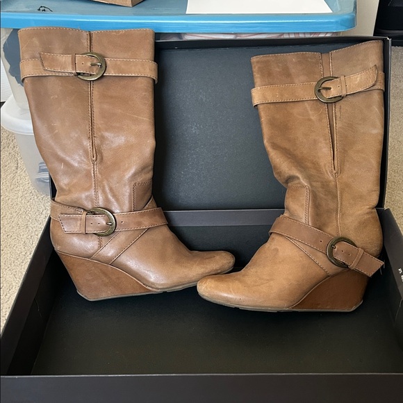 Kenneth Cole Reaction Tan Wedge Boots - Picture 1 of 8